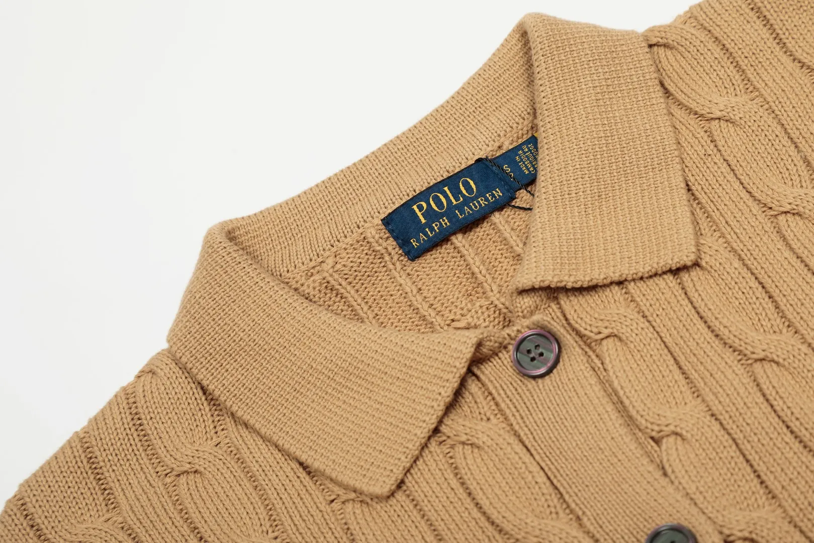 P270 Top quality" Style number: DS822# (not off the shelves all year round) [Ralph Lauren solid color pony embroidered logo lapel twist knitted cardigan] ✅Ralph Lauren Ralph Lauren classic basic versatile lapel knitted cardigan jacket ✅Main supply platform live broadcast Wholesale entity Replacement when out of stock Not off the shelf ✅ZP quality 1:1 version Scan the code to enter the GF website Counter quality ✅Detailed quality is the only one in Guangzhou Imported quality cotton yarn, focusing on high-end, cost-effective, good quality needless to say ✅The version is restored to the original order, the maximum size can be worn up to 160 pounds, loose, comfortable and stress-free ✅The upper body is simple and easy to match, ootd must-have style, good-looking clothes are never picky, a must-have recommendation for couples. Size: S-XL Color: black white gray almond light blue khaki pink burgundy Chinese red navy white label navy red label